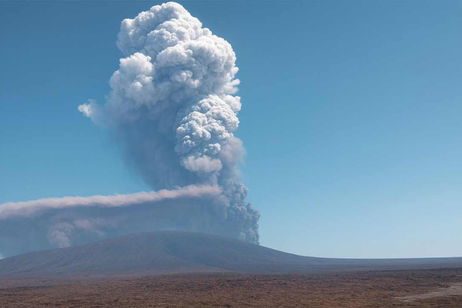 Llevaba 9.000 años en silencio, pero ahora ha entrado en erupción y está convirtiendo el tráfico aéreo en un auténtico caos