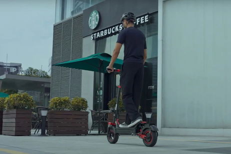Potencia de 1000 W, 45 kilómetros de autonomía y un precio de auténtica locura: el patinete de 300 euros que todo el mundo está comprando