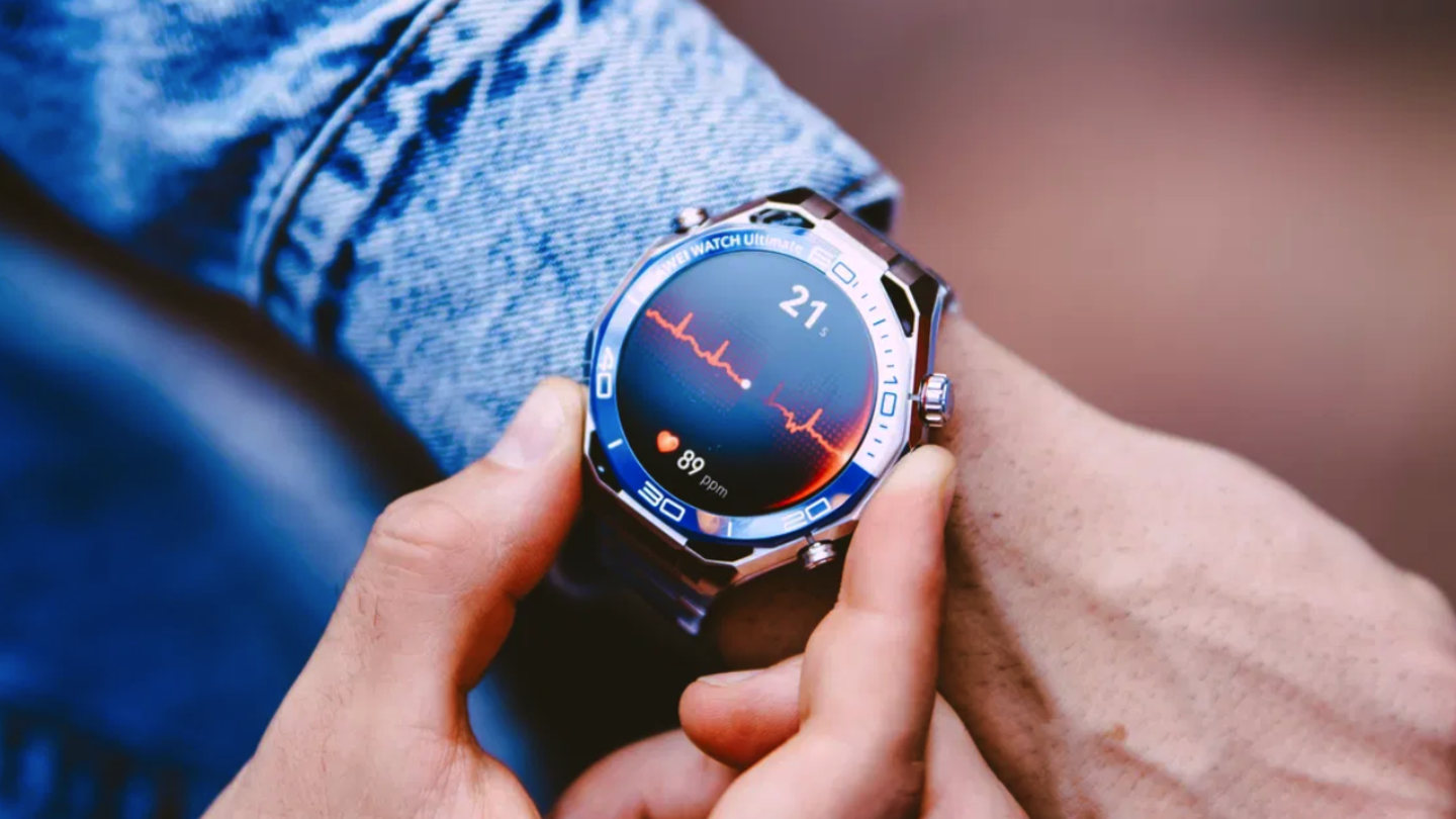 HUAWEI Watch Ultimate 2 en la muñeca