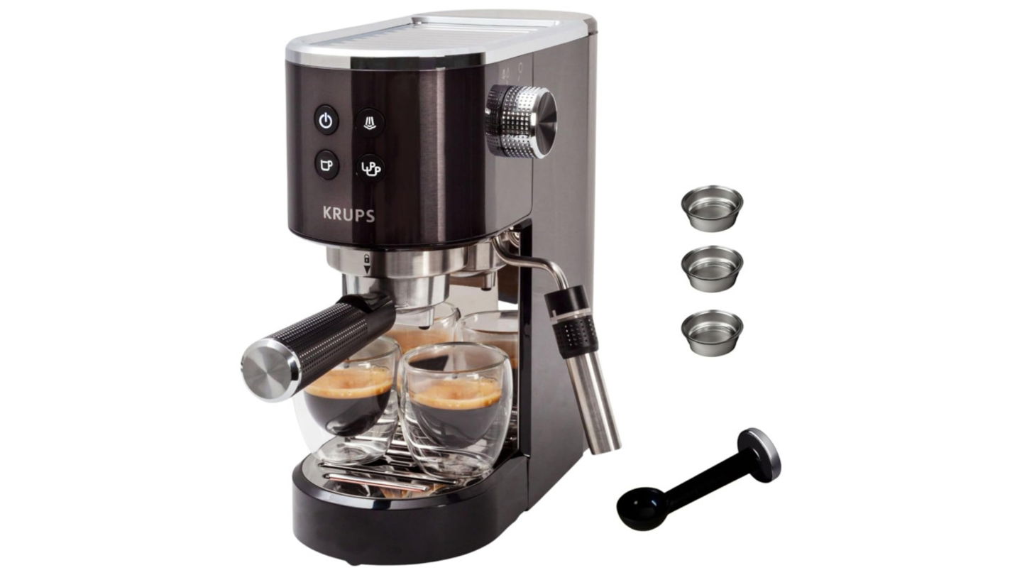 No renuncies a un café de primera si tienes poco espacio en la cocina: esta Krups es muy compacta (además de barata)