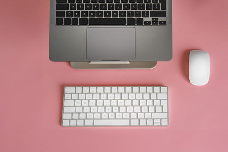 Me lo compraría una y mil veces: llevo diez años usando este teclado inalámbrico y no lo cambio por nada