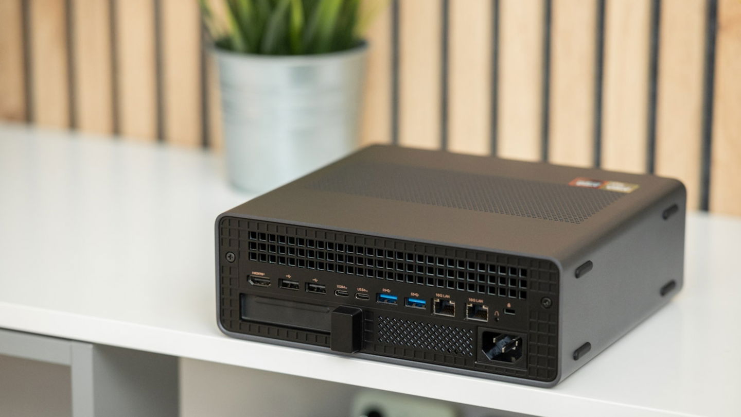 El Minisforum MS-S1 Max