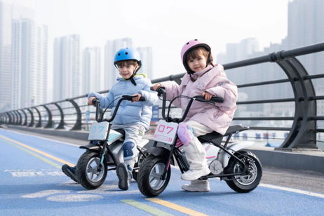 Tu peque conquistará el parque con esta moto infantil: 20 km/h de diversión para niños de 3 a 12 años, y está con un 53% de descuento