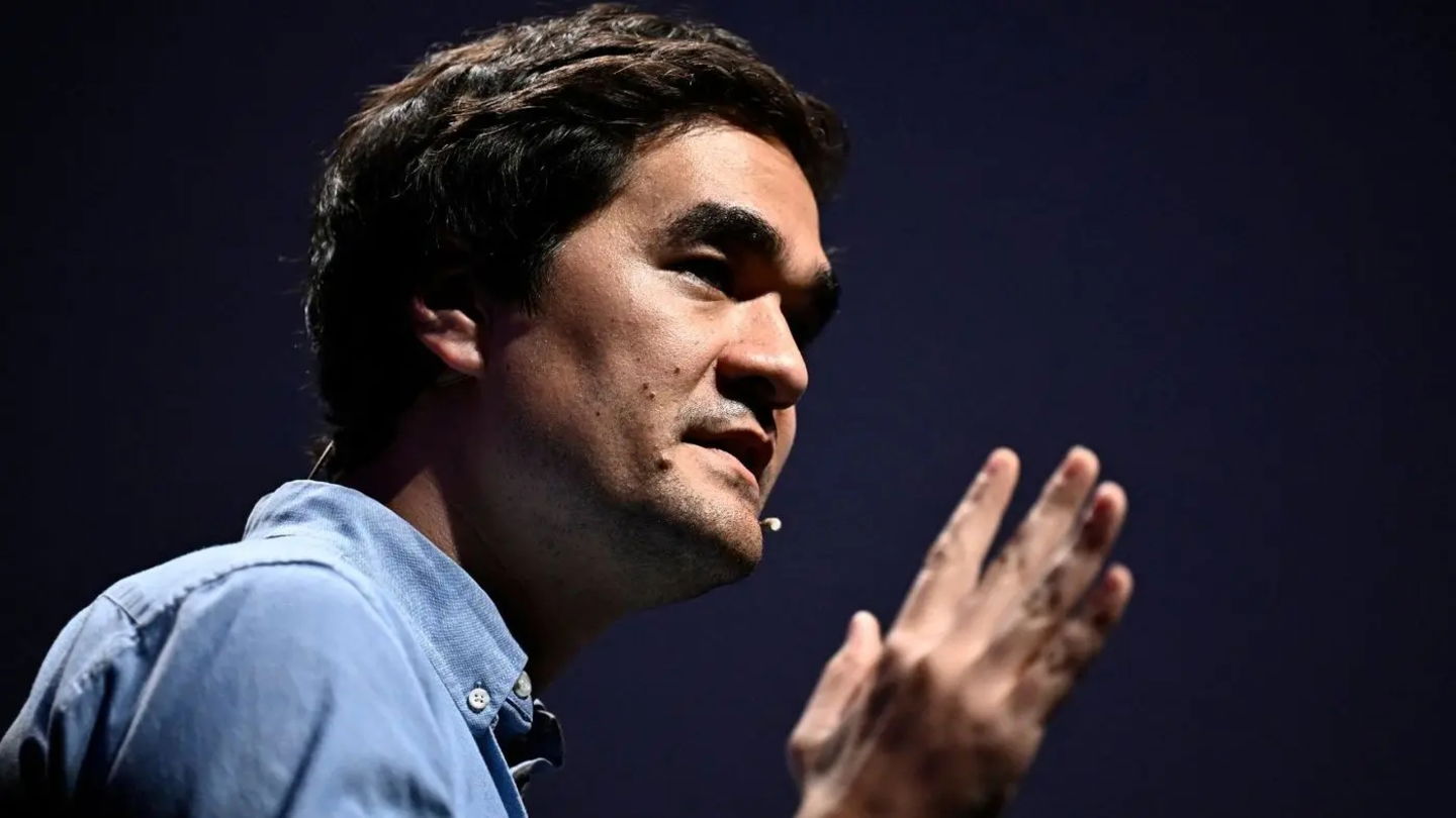 Un jefazo de OpenAI revela los tres empleos que más probabilidades tienen de ser reemplazados por la IA