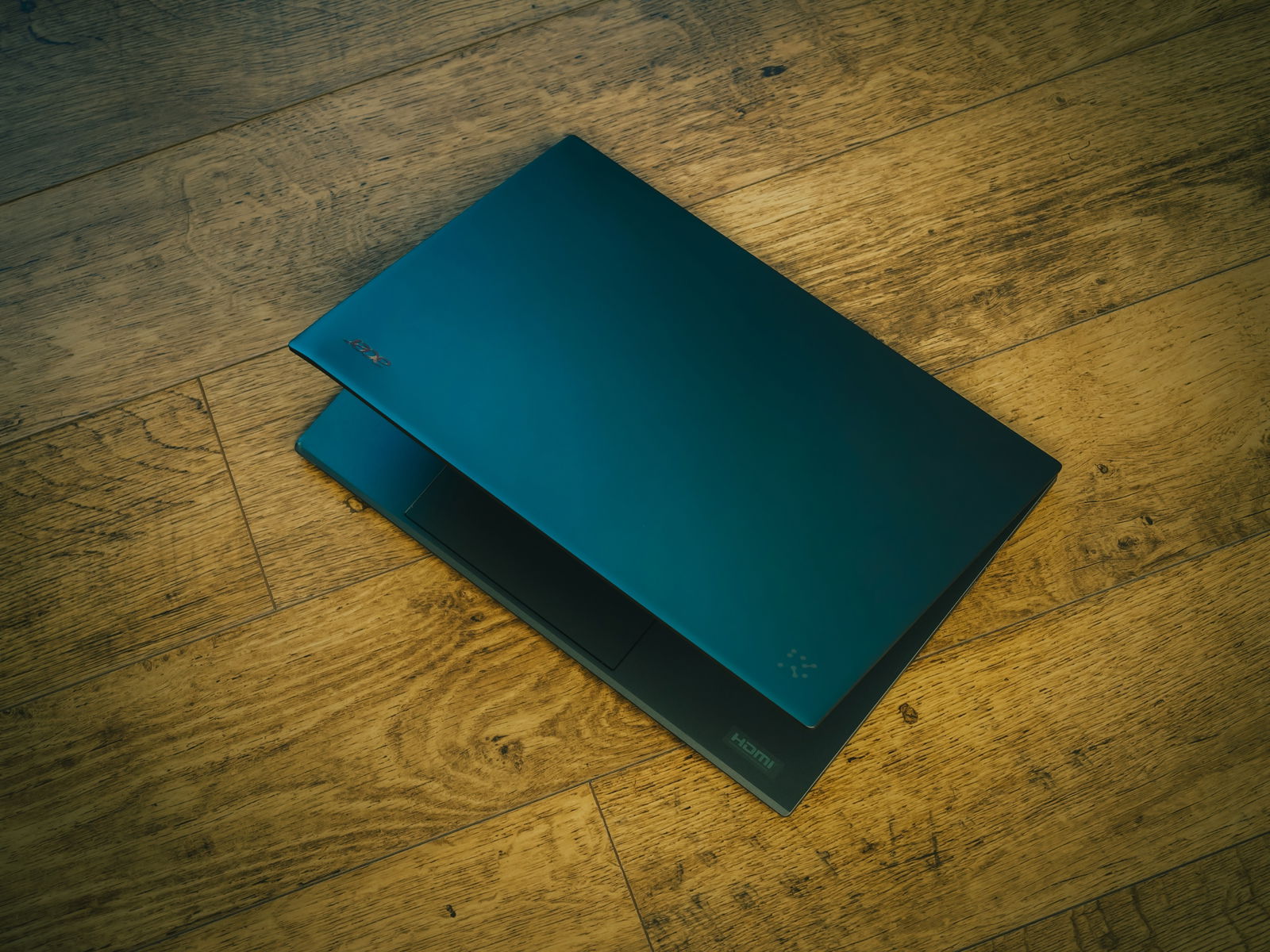 Parte trasera del Acer Aspire 16 AI