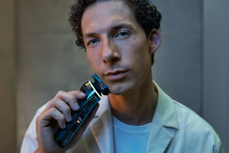 Esta Philips de gama alta hunde su precio: 150.000 cortes por minuto, cabezal 360º y tecnología SkinIQ