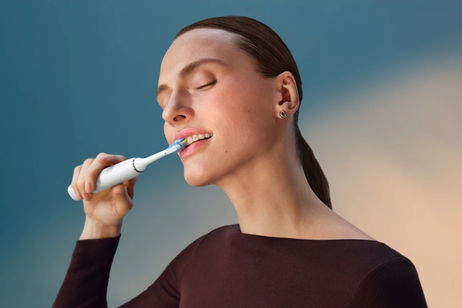 Desplome histórico en Amazon para ahorrar más de 300 euros en este pack de dos cepillos de gama alta Philips Sonicare