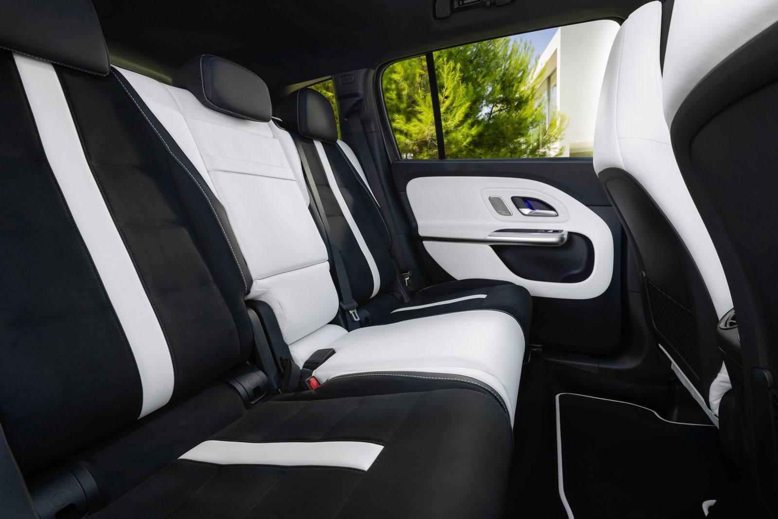 El Mercedes GLB se renueva: ahora es 100% eléctrico y tiene espacio para 7 pasajeros