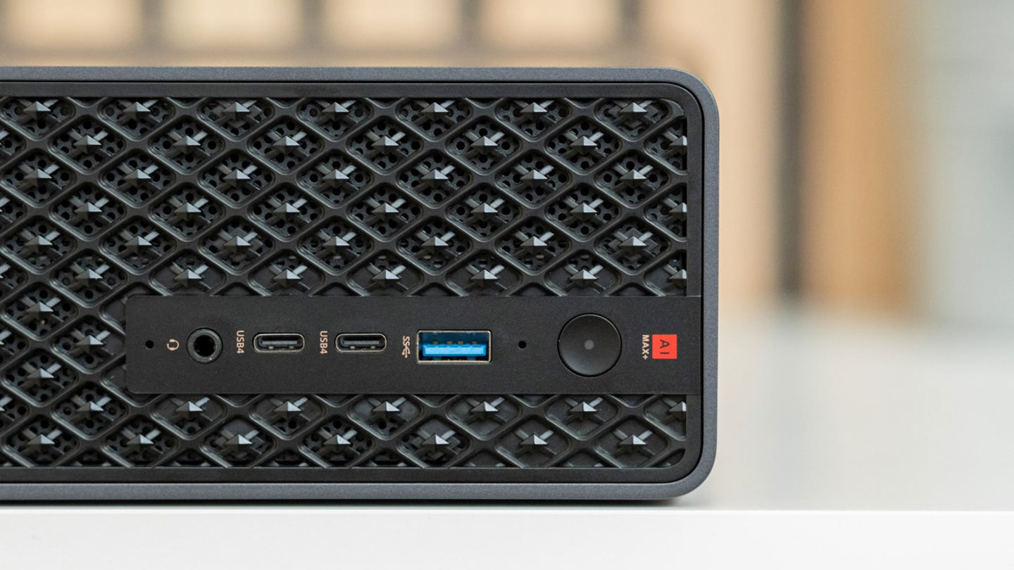 Primer plano del Minisforum MS-S1 Max