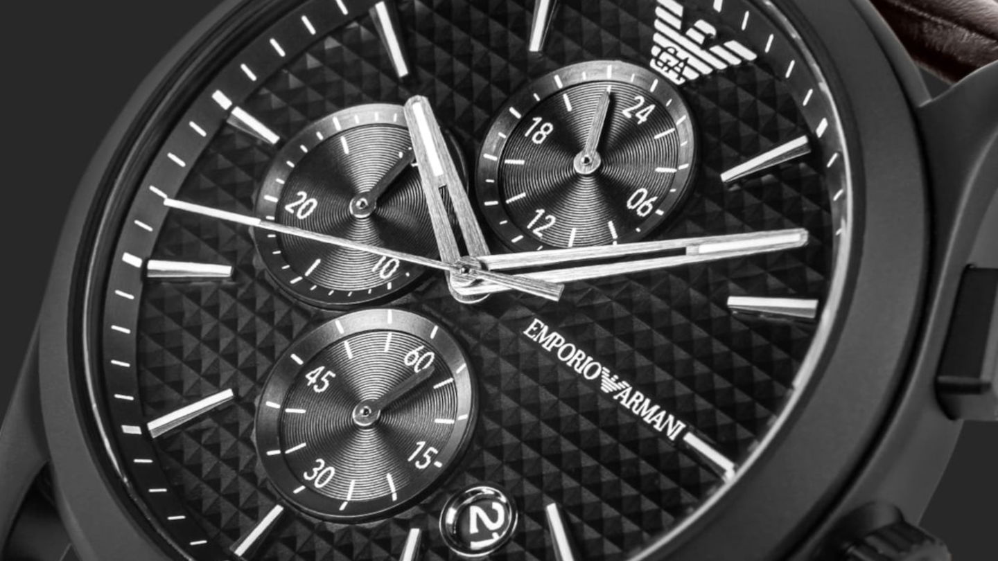 Un Armani también puede ser barato: este es el reloj con correa de piel que no esperabas ver con tanto descuento