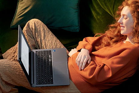 Si estás cansado de que tu portátil se quede colgado con 3 pestañas abiertas, con sus 16 GB de RAM y 512 GB de SSD el Galaxy Book4 te hace la vida mucho más fácil