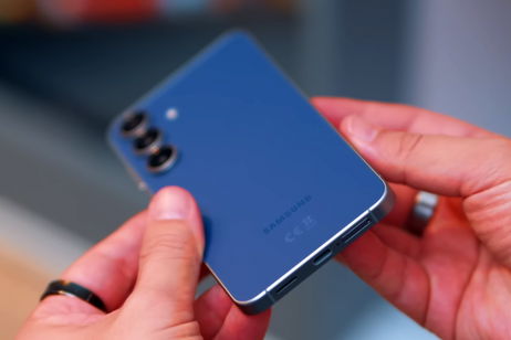 Desmantelan una fábrica que montaba cientos de móviles Samsung Galaxy falsos con piezas de China