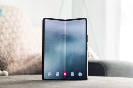 Esta bestia de móvil se abre como un libro y te da una pantalla gigante de 7,6 pulgadas.