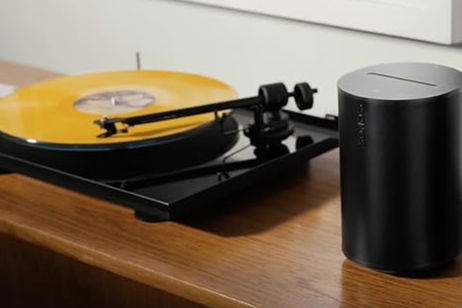 Queda el último empujón antes de Reyes y este Sonos Era 100 es un acierto seguro: sonido estéreo real, graves potentes y se conecta en minutos por Wi-Fi o Bluetooth