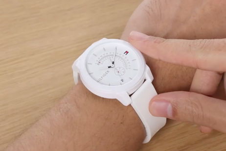 Precioso reloj Tommy Hilfiger tirado de precio: esfera blanca, resistente al agua y un precio bajísimo