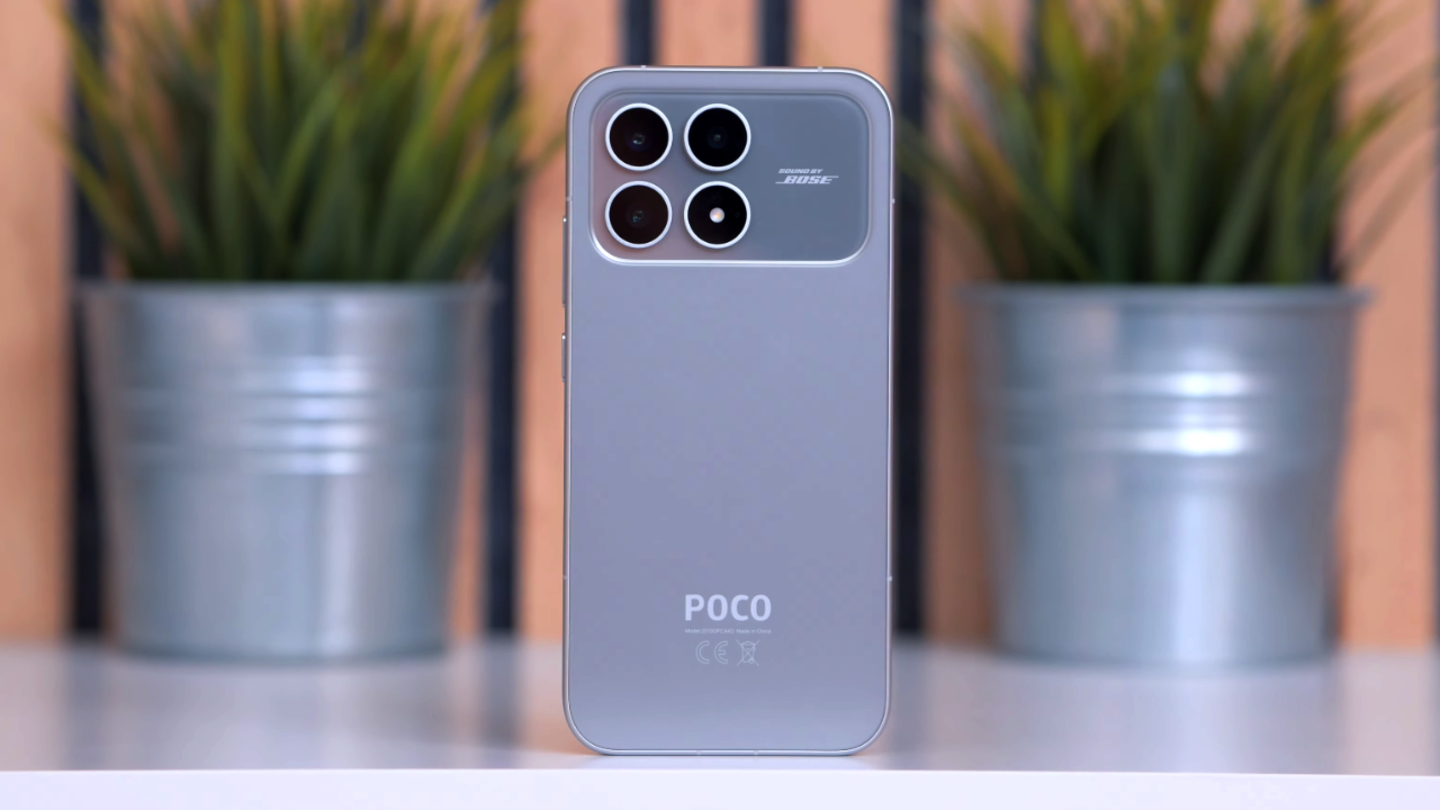 Trasera del POCO F8 Pro en color plata