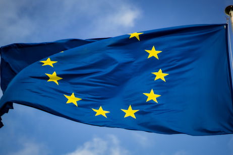 La UE rectifica: los coches de gasolina y diésel no desaparecerán en 2035… y los fabricantes respiran aliviados