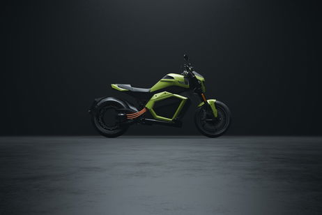 Adiós al riesgo de incendio: llega la primera moto con batería sólida que dura "toda la vida" y ya se puede comprar