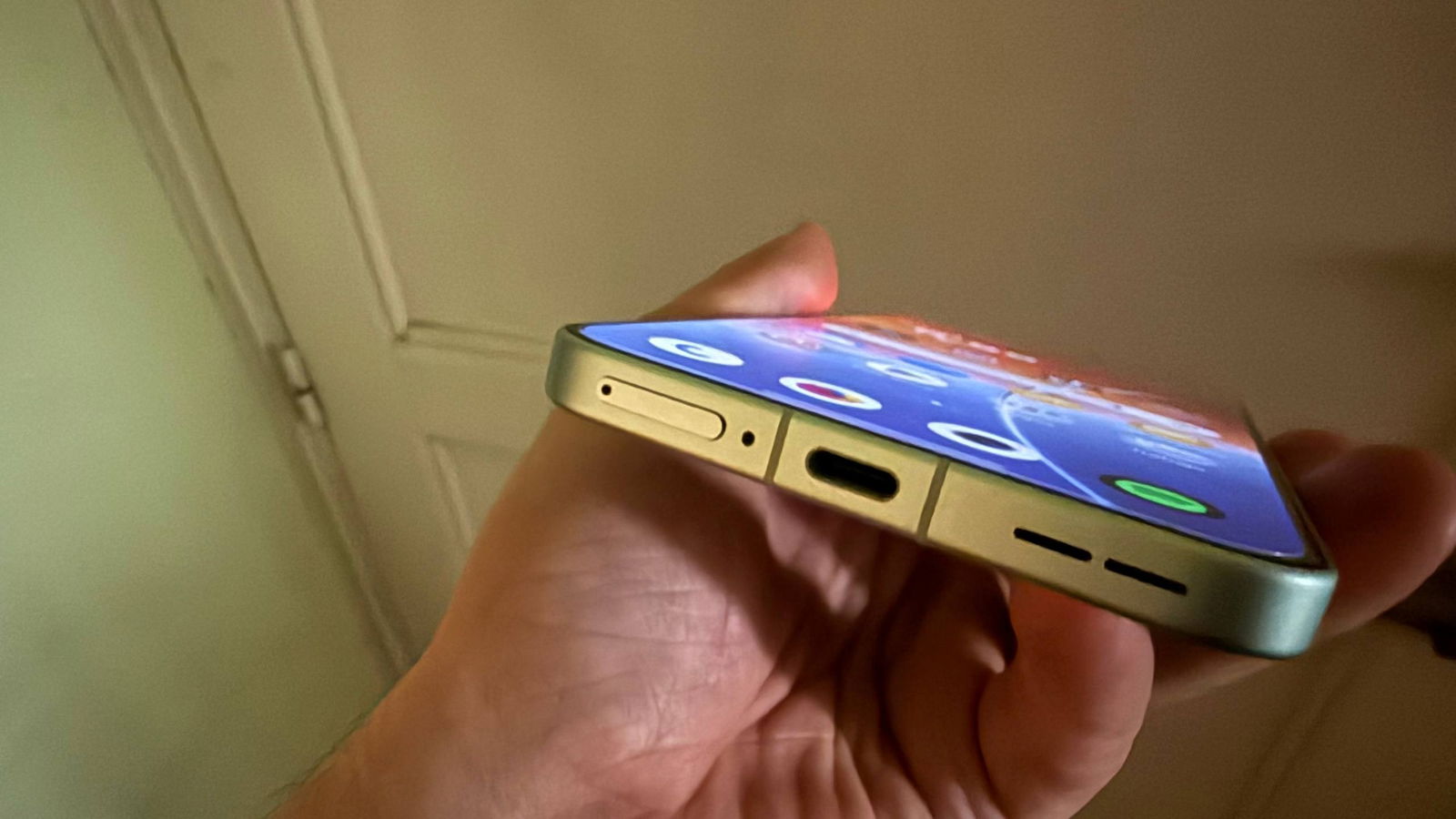 Análisis OnePlus 15R: el primer móvil con Snapdragon 8 Gen 5 brilla jugando pero no renuncia a lo demás