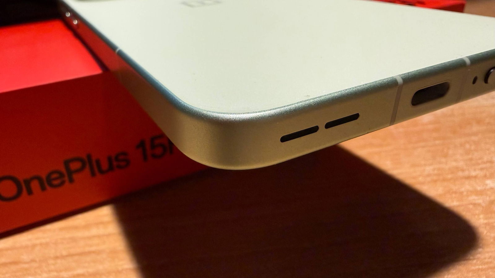 Análisis OnePlus 15R: el primer móvil con Snapdragon 8 Gen 5 brilla jugando pero no renuncia a lo demás