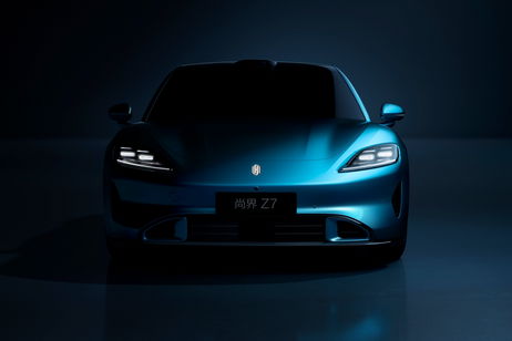 Parece un Porsche Taycan, pero cuesta menos de 30.000 euros y lleva cerebro de HUAWEI