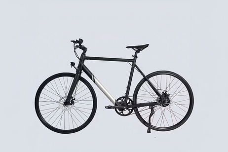 Esta fixie eléctrica con transmisión por correa cuesta menos de 600 euros y es perfecta para moverse por la ciudad