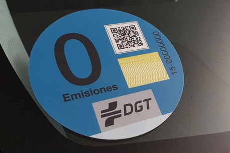 La DGT cumple su amenaza: confirma que los coches etiqueta Cero ya no podrán circular libremente por estos carriles