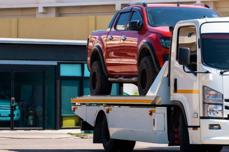 Grúas pirata: la estafa con las balizas V-16 que la DGT no vio venir Grúas pirata: la estafa con las balizas V-16 que la DGT no vio venir