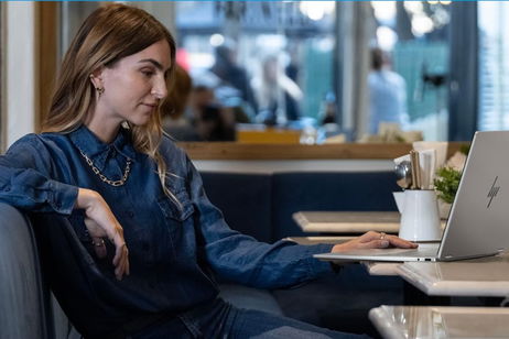 Portátil convertible premium con Intel Ultra, OLED 3K, 32 GB de RAM y 1TB SSD, a mínimo histórico