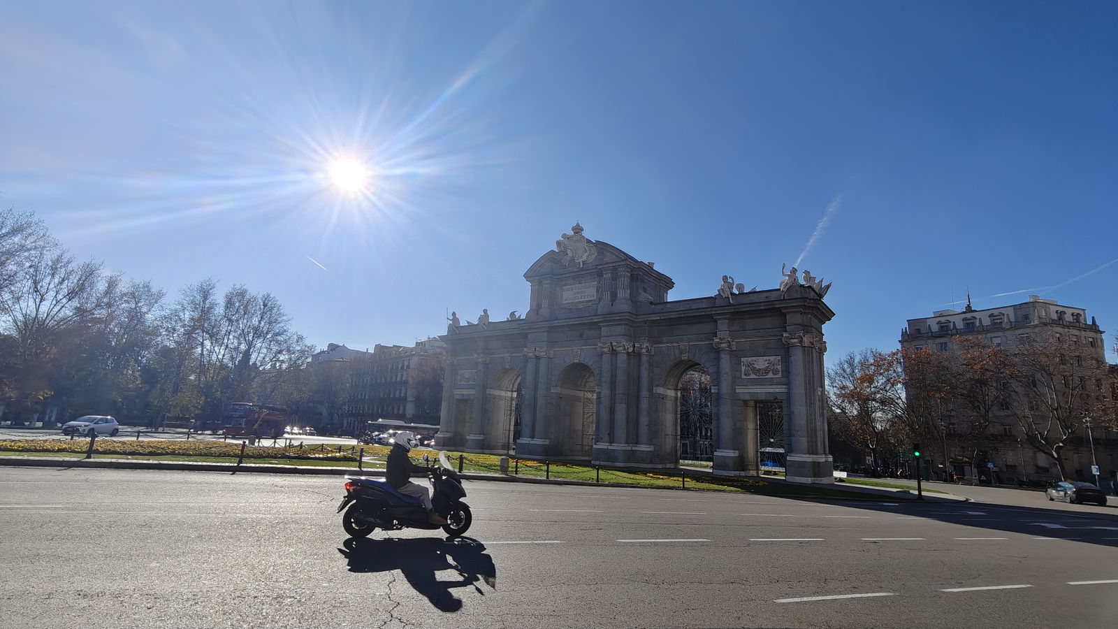 Análisis OnePlus 15R: el primer móvil con Snapdragon 8 Gen 5 brilla jugando pero no renuncia a lo demás