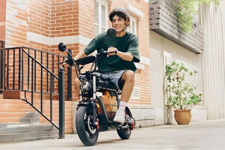 Potencia brutal, ruedas gigantes y autonomía para aburrir: el patinete con asiento que te quiere llevar a todas partes tiene una gran rebaja