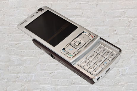 Compró un Nokia N95 cuando era el rey del mercado y le acaba de llegar hoy: el 'unboxing' más surrealista ha tardado 16 años Compró un Nokia N95 cuando era el rey del mercado y le acaba de llegar hoy: el 'unboxing' más surrealista ha tardado 16 años
