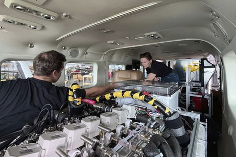 Paneles solares que funcionan de noche: la promesa de la "granja orbital" se acerca gracias a un exitoso test a 5 km de altura