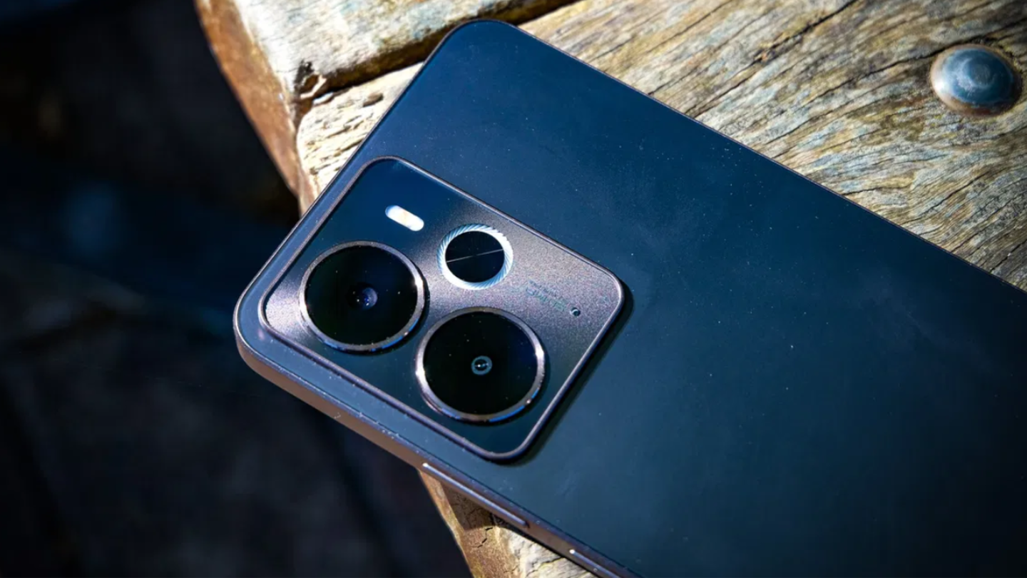 Hoy acaba la Promo de Año Nuevo y tienes la oportunidad de conseguir un móvil potente, con pantalla AMOLED y 5G, a un precio que casi parece un regalo