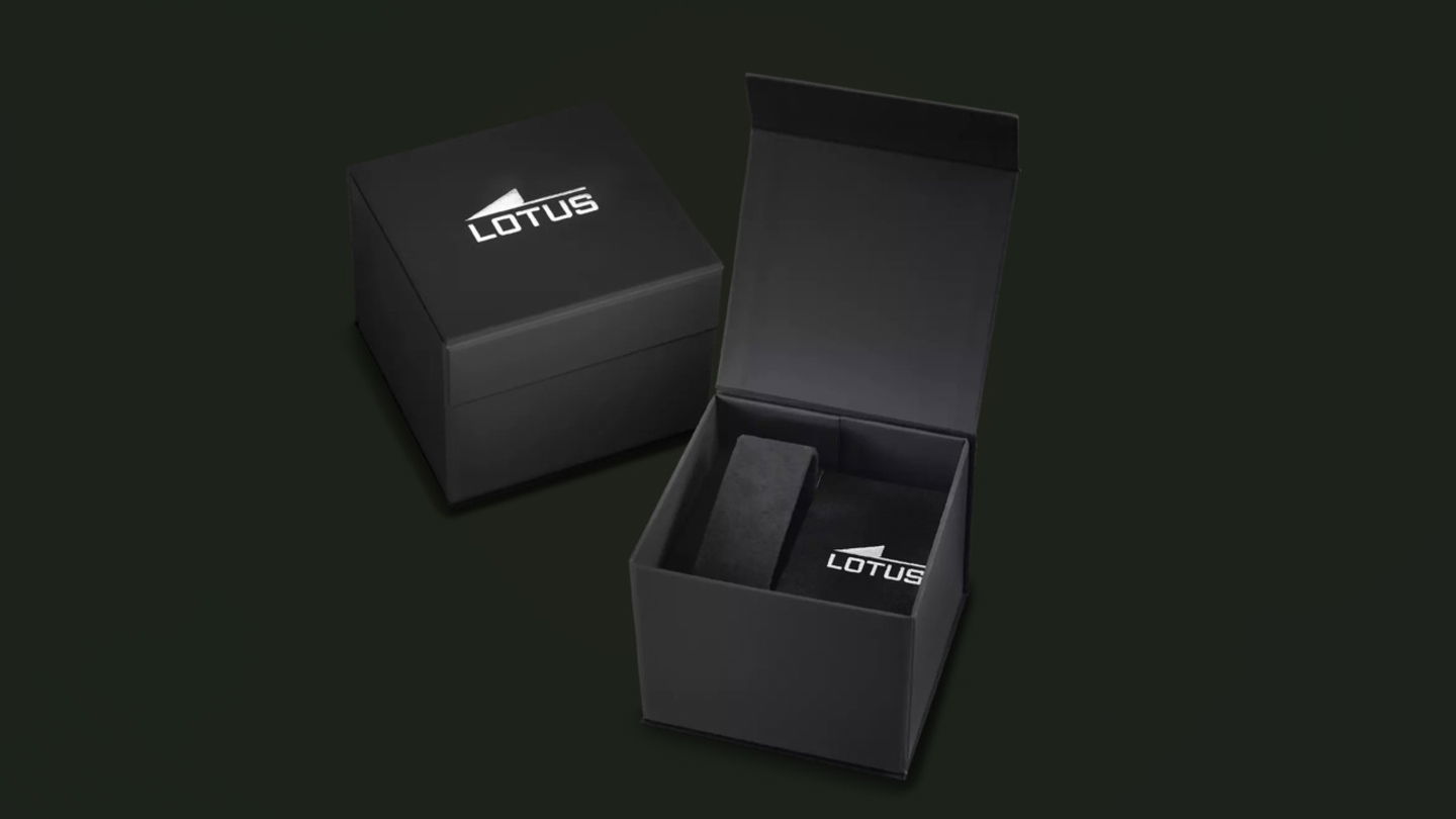 Acero inoxidable, movimiento de cuarzo y cristal mineral de alta resistencia en un reloj Lotus barato y disponible en varios colores