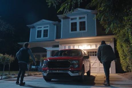 Una de las mejores cámaras de seguridad exterior de Ring se desploma de precio: 4K, focos de 2000 lúmenes y radar