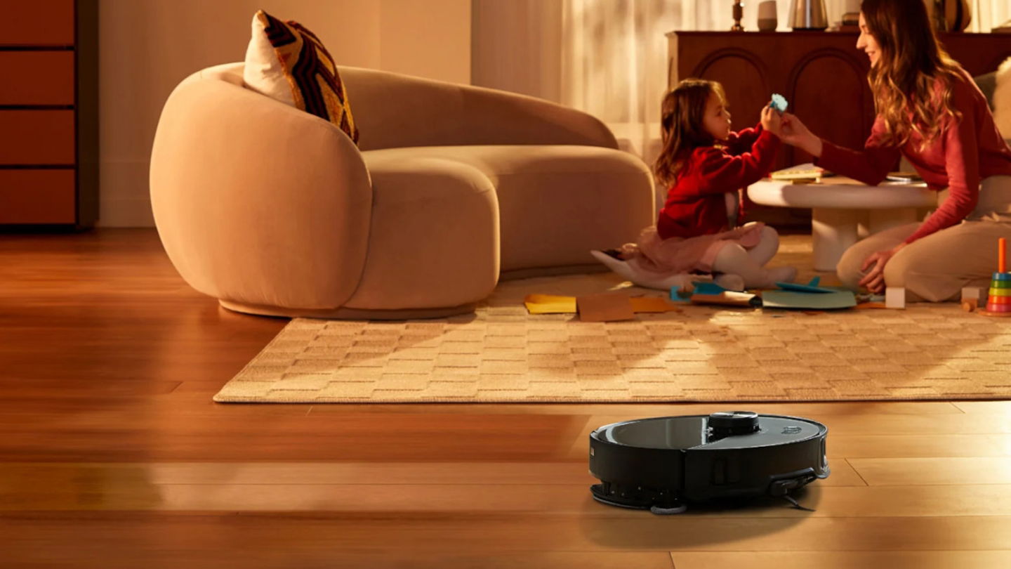 Limpia mejor que tú, es totalmente autónomo, encuentra a tus mascotas y les saca fotos y tiene 450 euros de descuento, ¿qué más quieres?