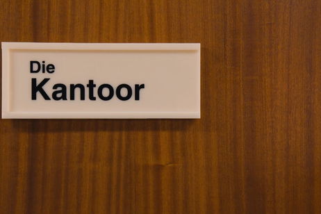 Y catorce: primer tráiler de 'The Office' Sudáfrica, que cambia el papel por las salchichas Y catorce: primer tráiler de 'The Office' Sudáfrica, que cambia el papel por las salchichas