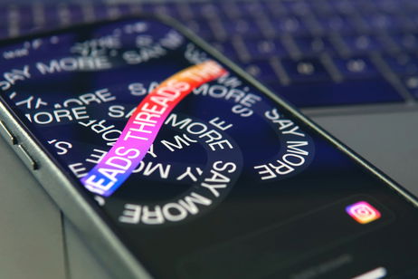 Nuevo golpe a Elon Musk: ya hay más gente entrando a Threads desde el móvil que a X