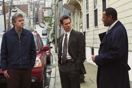 Para mí, una de las mejores películas de intriga de la historia. Este drama criminal reunió a Sean Penn, Tim Robbins y Kevin Bacon y todavía puedes verlo en streaming