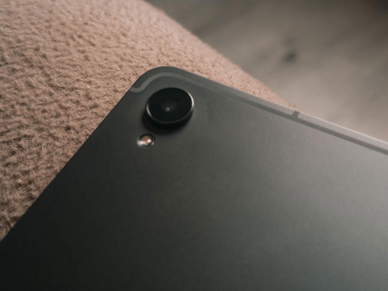 La cámara cumple, pero como todas las tablets, está algo floja