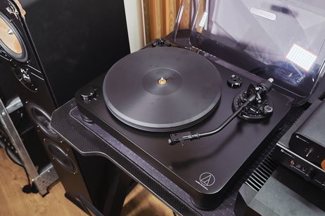 He pasado varias semanas con este plato en la oficina y ya no concibo el vinilo sin él: análisis del Audio-Technica AT-LP7X