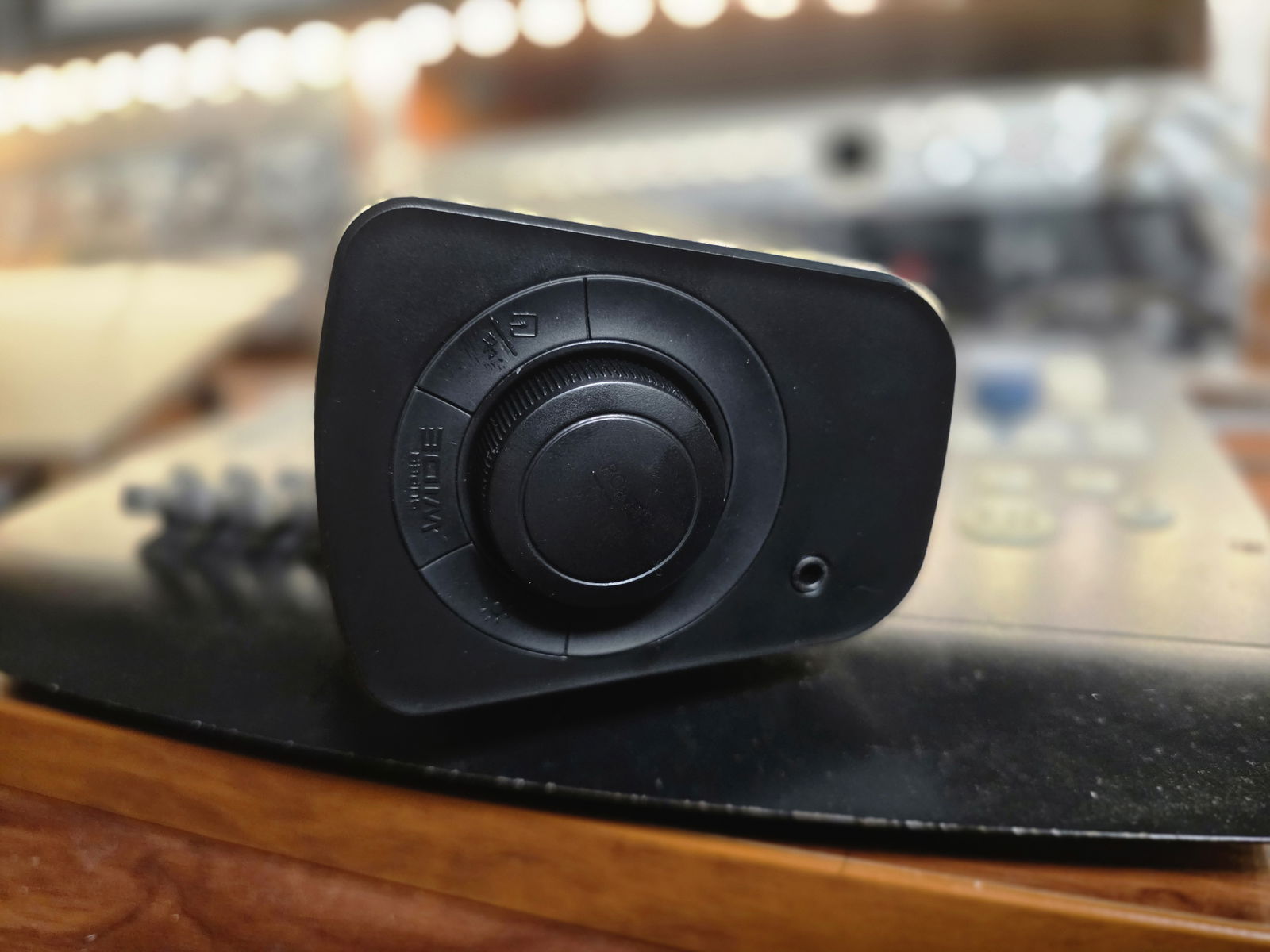 Probamos la Sound Blaster GS3: una barra de sonido que sí tiene sentido en el escritorio