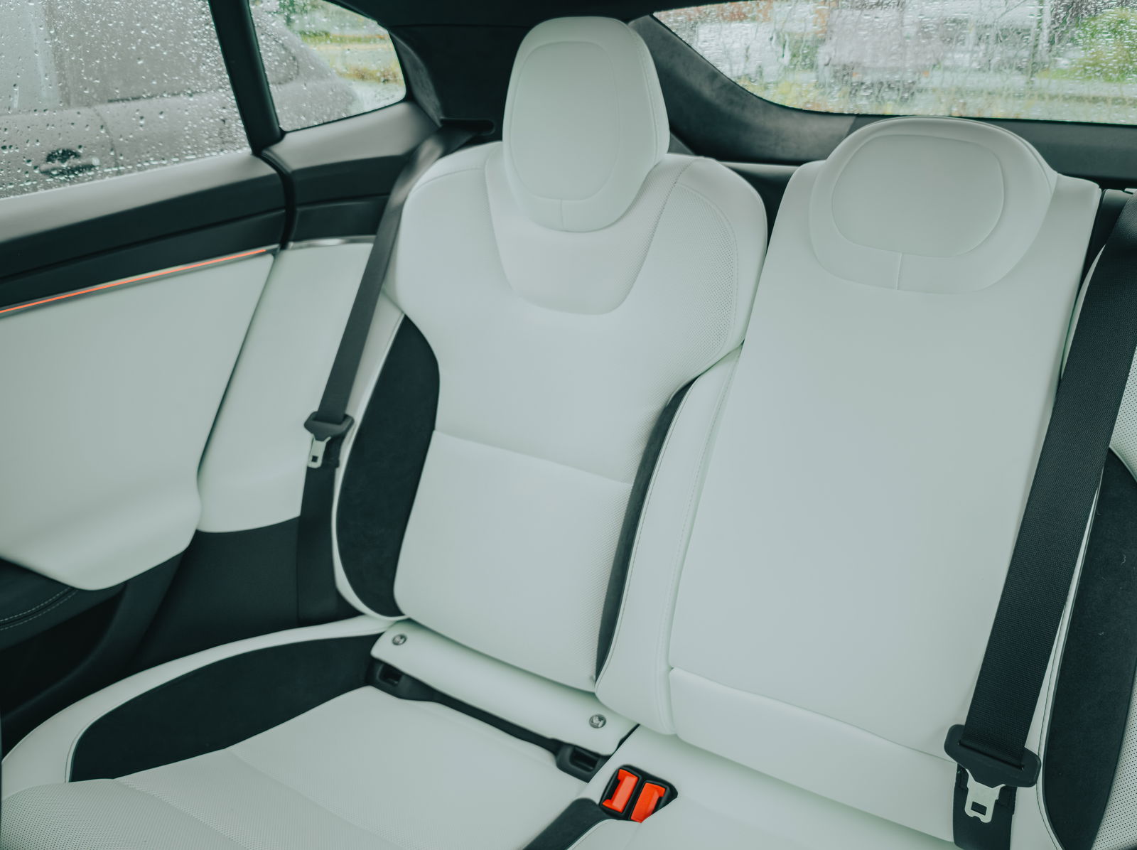 Asientos traseros del Tesla Model S Plaid