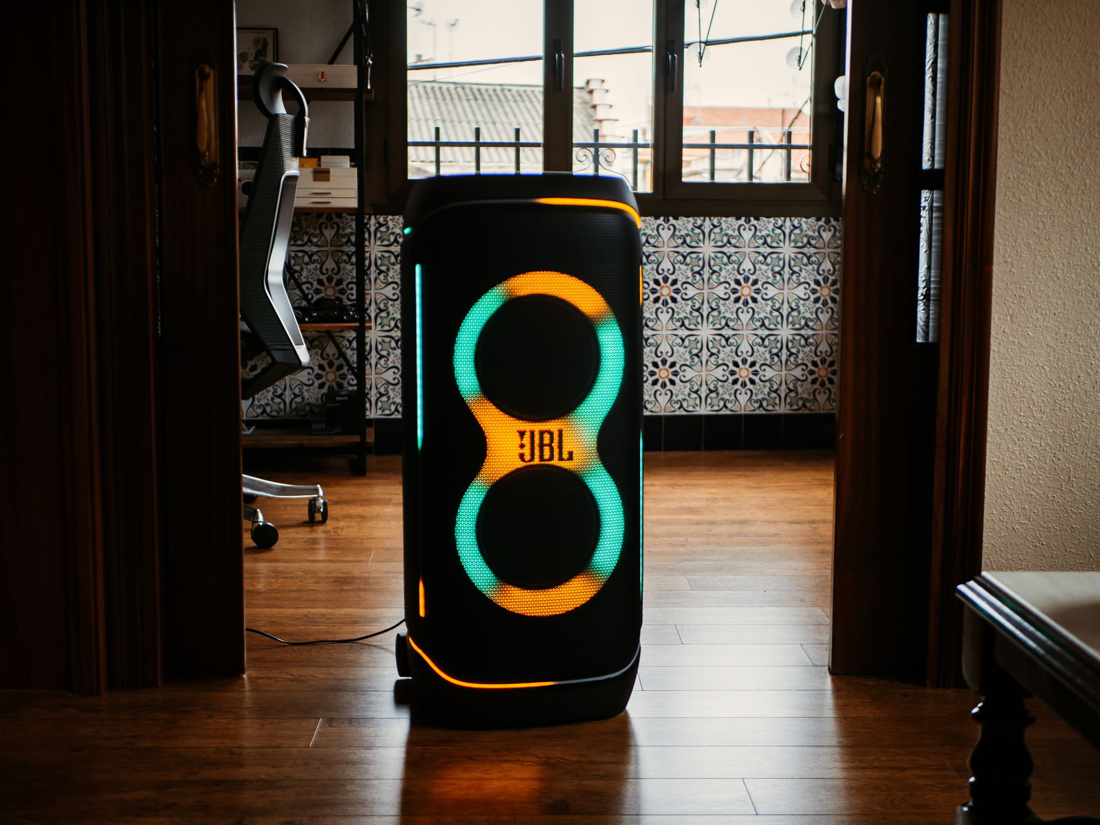 JBL PartyBox con luces encendidas