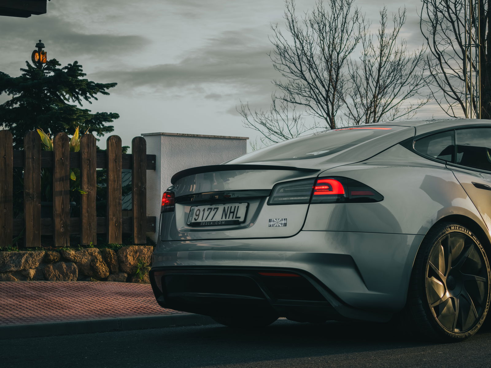 Logo Plaid y trasera