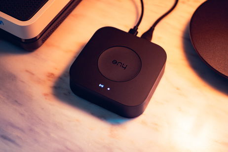 Este pequeño dispositivo de menos de 100 euros ha solucionado el caos de luces inteligentes de mi casa