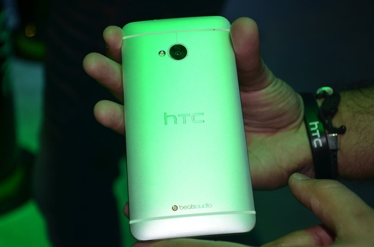 parte trasera del HTC One