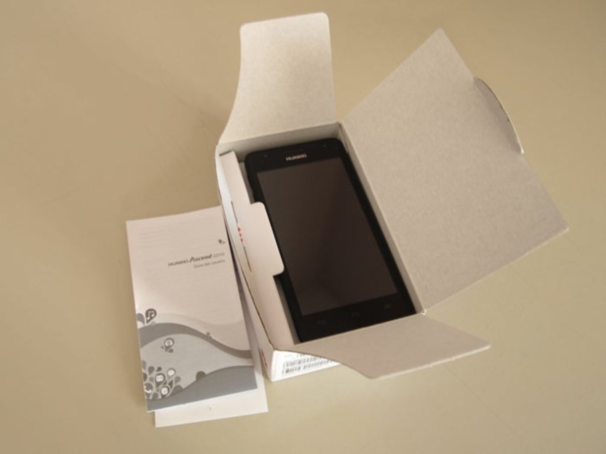 La caja incluye, manual de usuario, auriculares, cargador y el dispositivo
