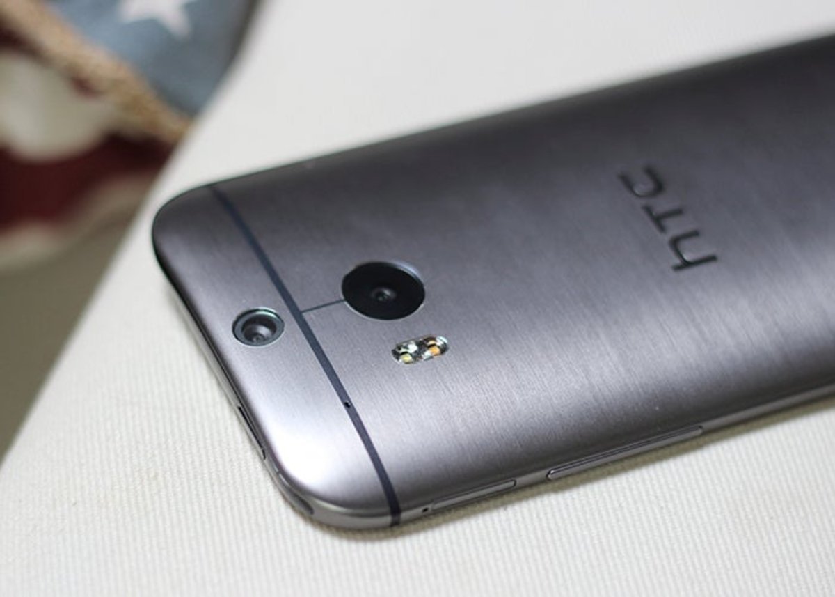 Detalle de la cámara trasera del HTC One (M8)